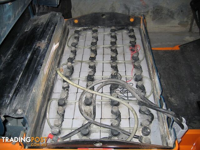 ** RENT NOW ** Toyota 3 Wheeled battery/electric forklift in Excellent condition - photo 3 of 4