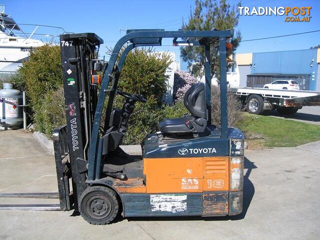 ** RENT NOW **  Forklift TOYOTA 1.8T  with CONTAINER MAST