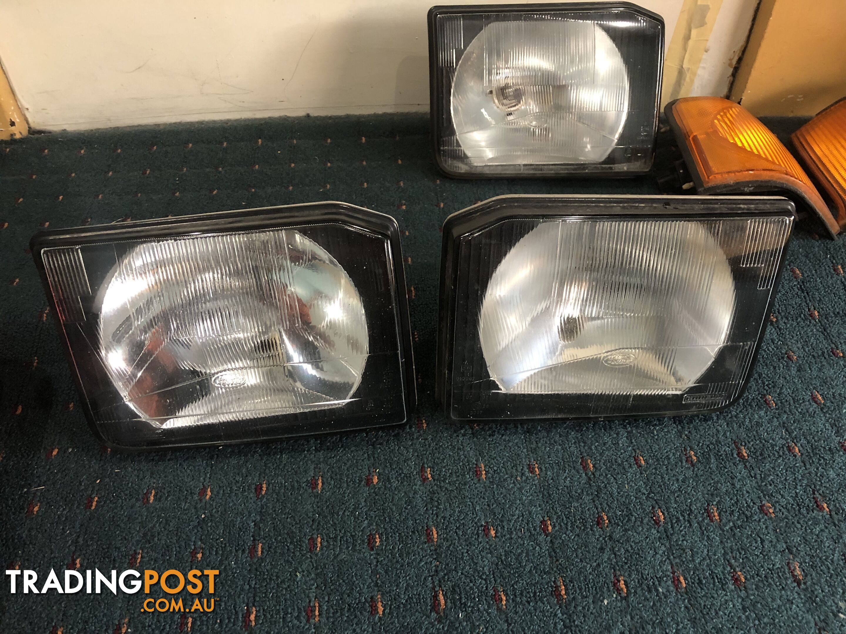 landrover discovery 2 pair of front headlights