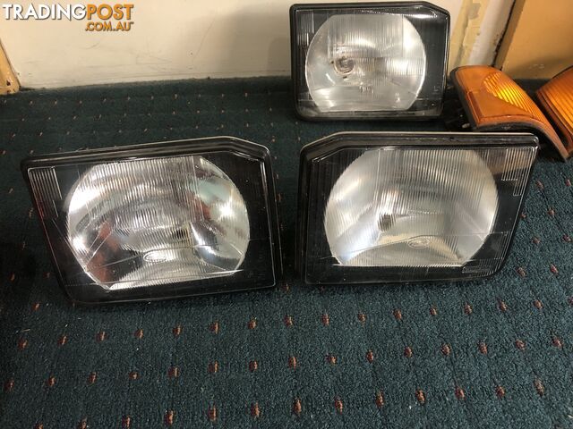 landrover discovery 2 pair of front headlights