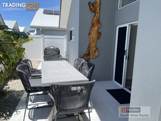 14 Oakmont Drive SOUTH WEST ROCKS NSW 2431 - photo 2 of 13