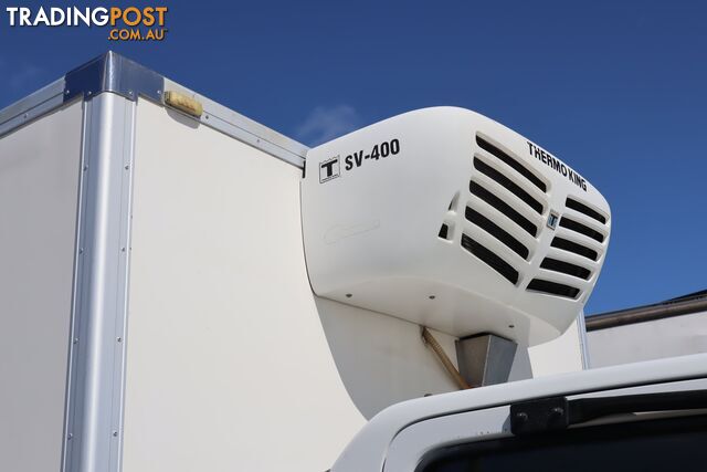 2014 ISUZU NPR400 - photo 3 of 21