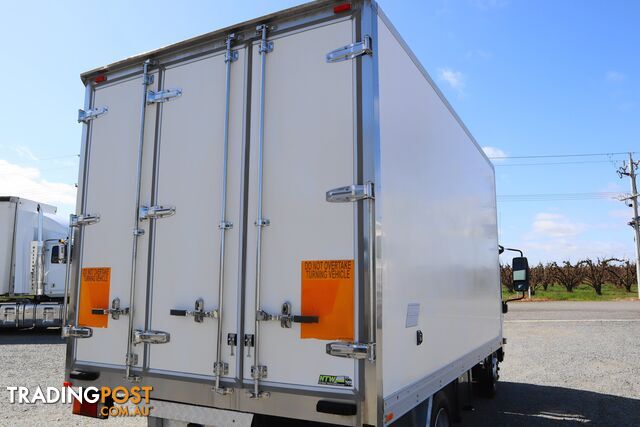 2014 ISUZU NPR400 - photo 5 of 21