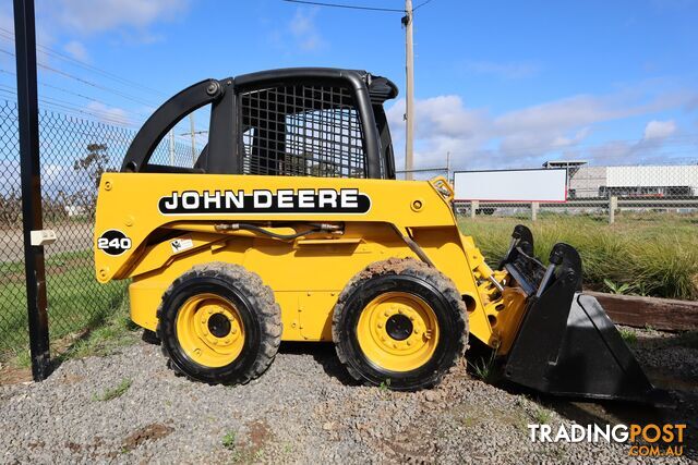 01' JOHN DEERE 240 SKID STEER - photo 3 of 22