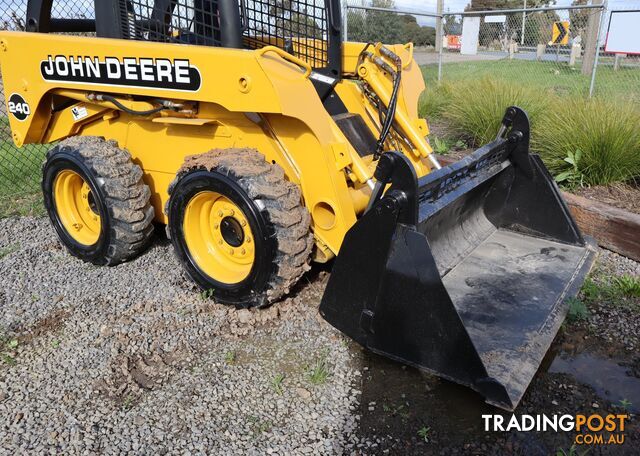 01' JOHN DEERE 240 SKID STEER - photo 4 of 22