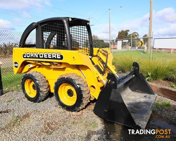 01' JOHN DEERE 240 SKID STEER