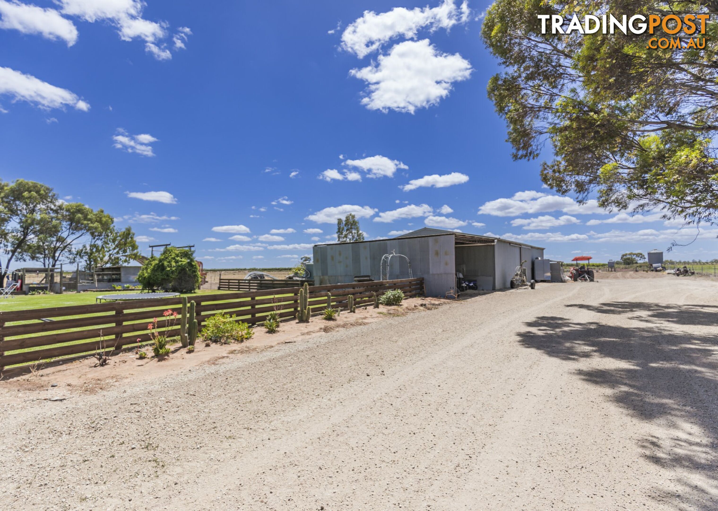 86 Lake Road WOORINEN SOUTH VIC 3588