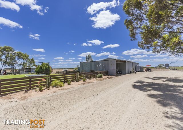 86 Lake Road WOORINEN SOUTH VIC 3588