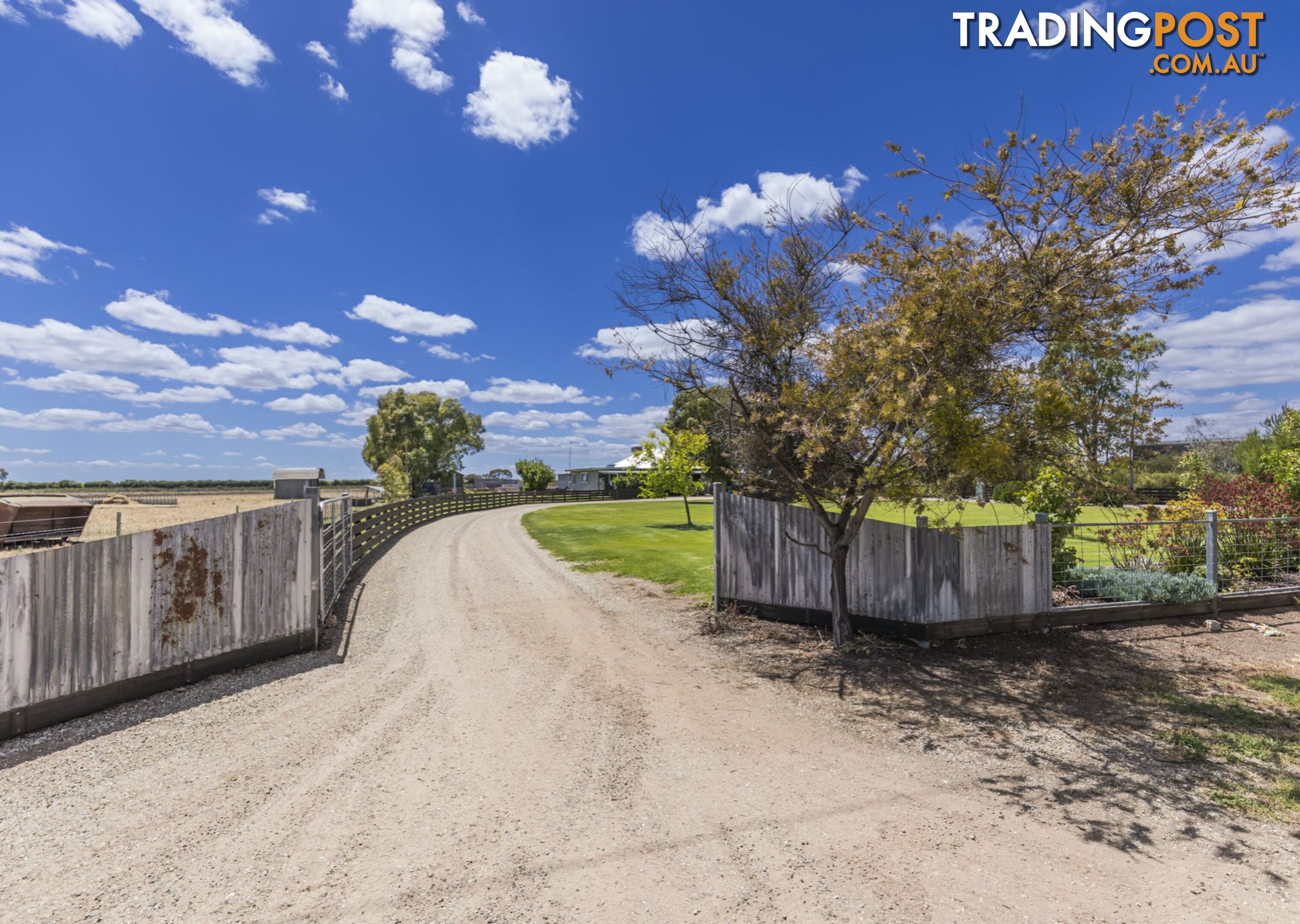 86 Lake Road WOORINEN SOUTH VIC 3588