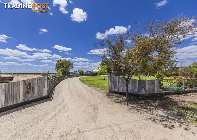 86 Lake Road WOORINEN SOUTH VIC 3588