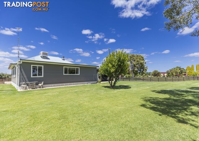 86 Lake Road WOORINEN SOUTH VIC 3588