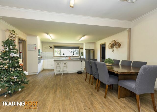 86 Lake Road WOORINEN SOUTH VIC 3588