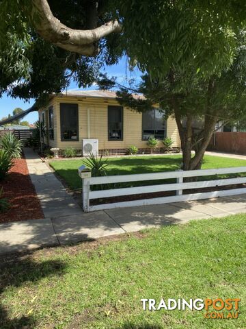 60 Stradbroke Avenue SWAN HILL VIC 3585