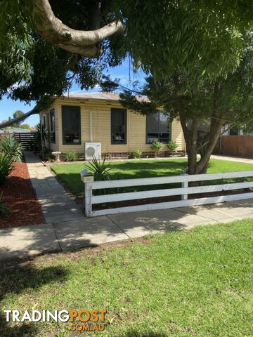 60 Stradbroke Avenue SWAN HILL VIC 3585