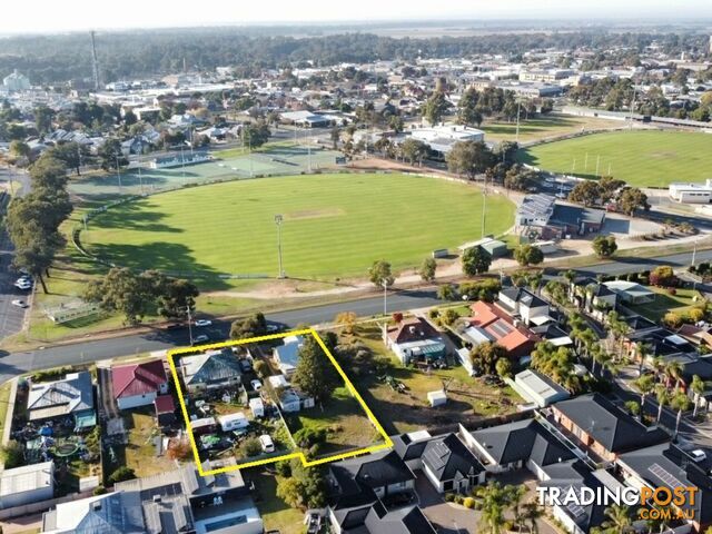 98 - 100 Stradbroke Avenue SWAN HILL VIC 3585