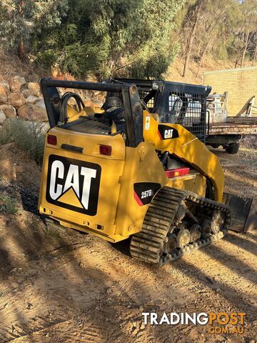 Caterpillar 257b2 track loader earth mover - photo 2 of 5