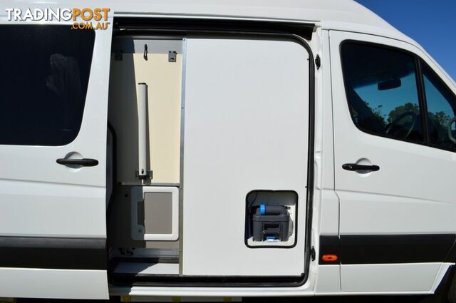 2015 Mercedes Safari Edition Motorhome – Twin Bed Electric - photo 3 of 23