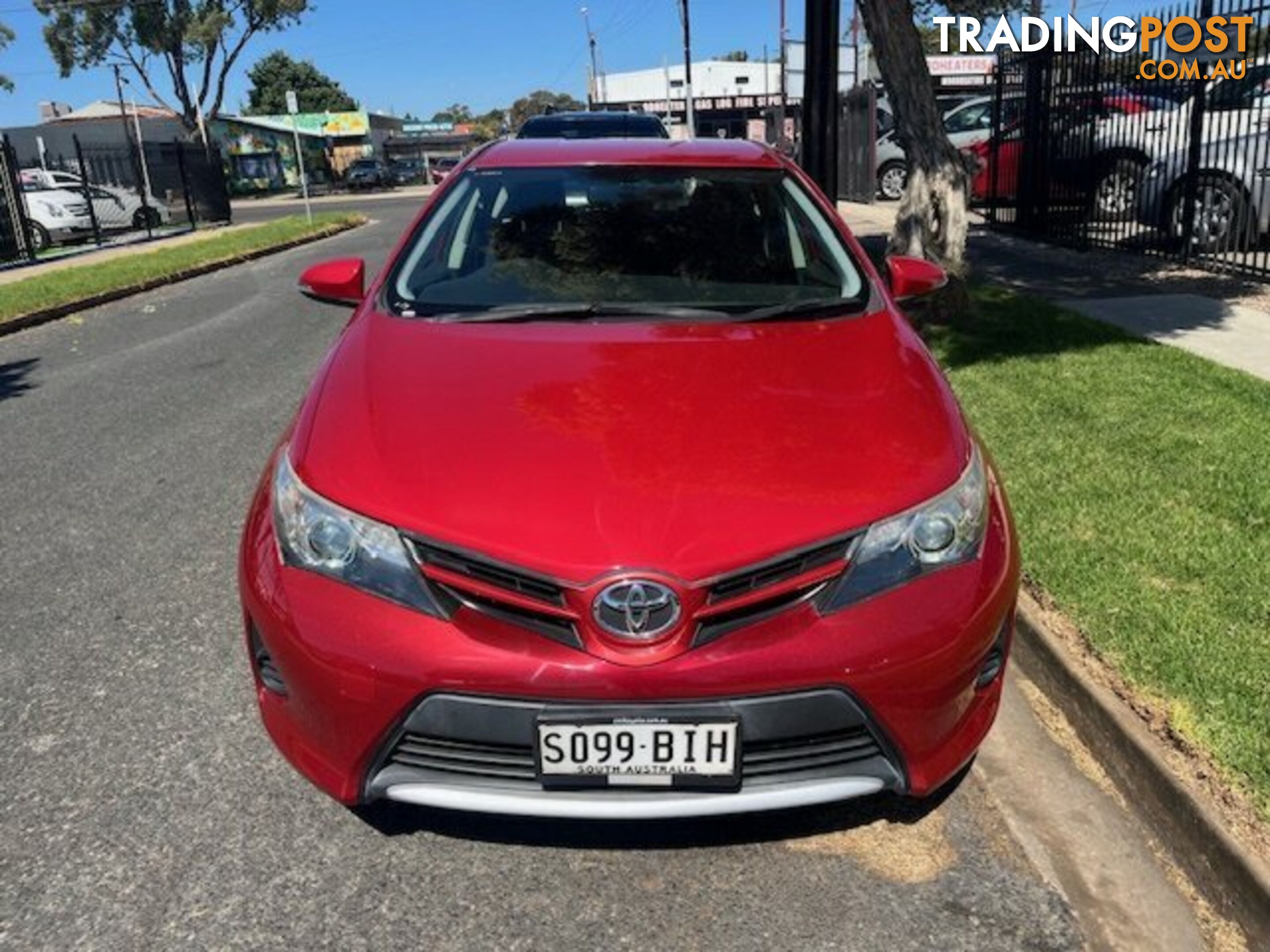 2013 TOYOTA COROLLA ZRE182R  HATCHBACK