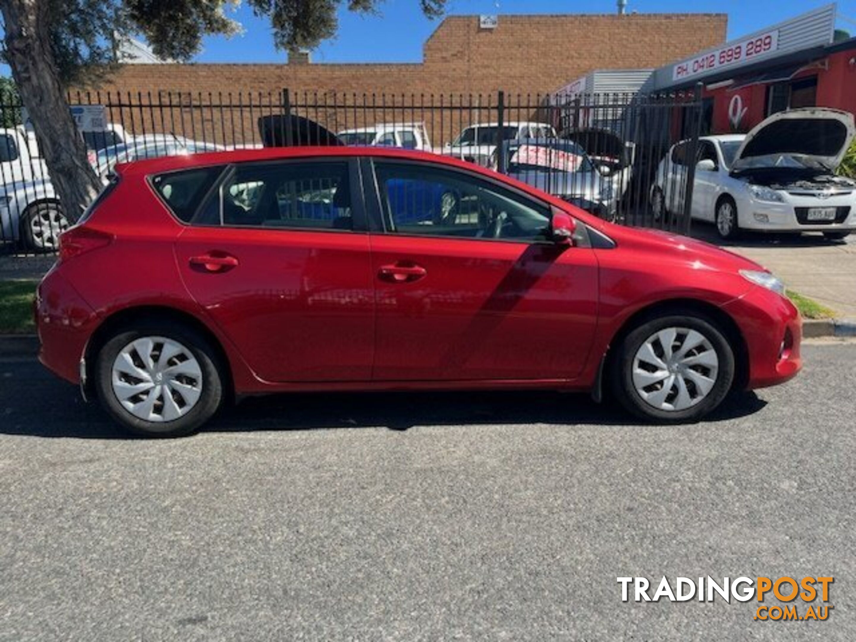 2013 TOYOTA COROLLA ZRE182R  HATCHBACK