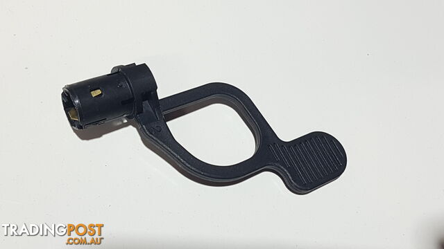 Alfa Romeo 159 Headlight Parker Park Bulb Globe Retainer Handle Holder