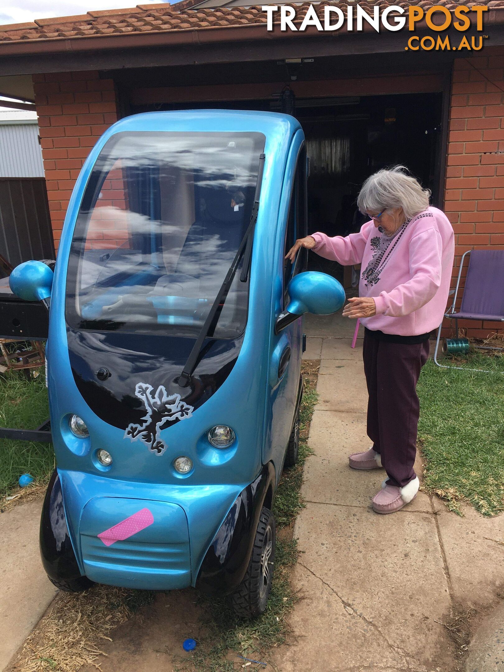 🚗🚗🚗 All weather fully enclosed electric mobility scooter 🚗🚗🚗