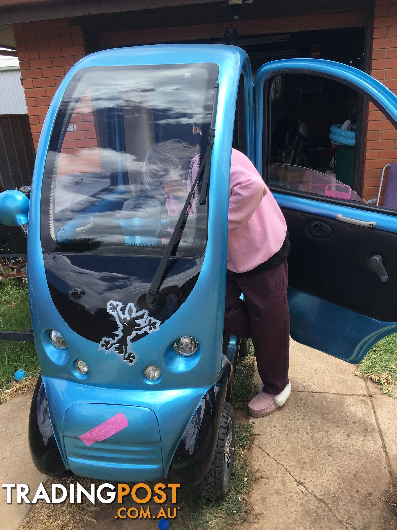 🚗🚗🚗 All weather fully enclosed electric mobility scooter 🚗🚗🚗