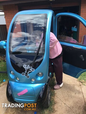 🚗🚗🚗 All weather fully enclosed electric mobility scooter 🚗🚗🚗