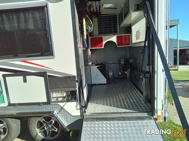 2012 Custom Built 5th Wheeler (30ft) and Tow Vehicle Combo