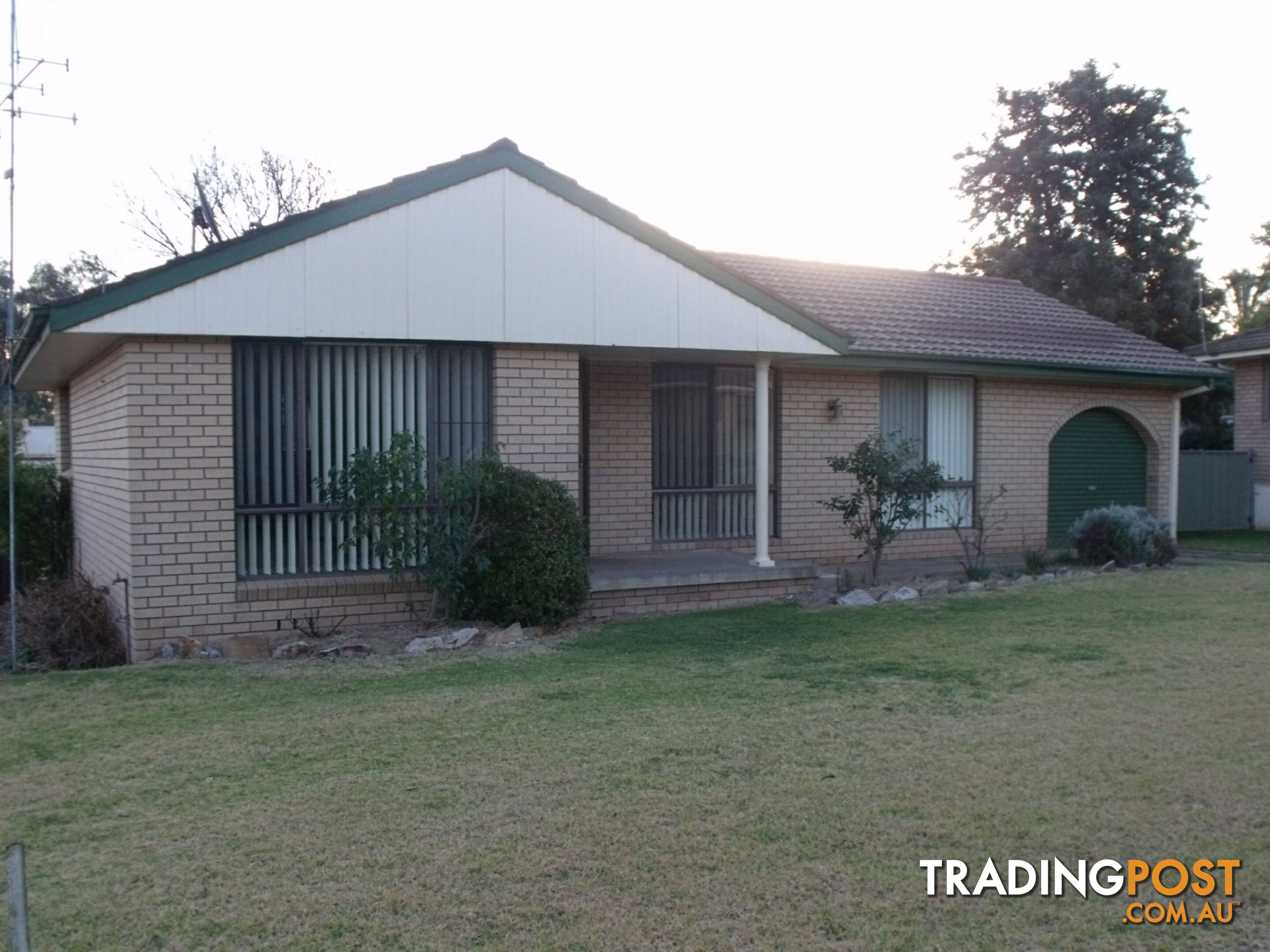 4 Coolabah Cres COWRA NSW 2794