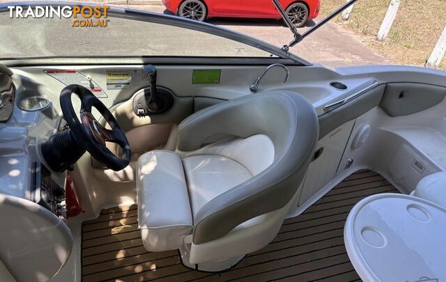 2005 Sea Ray 220 Sundeck - photo 4 of 7