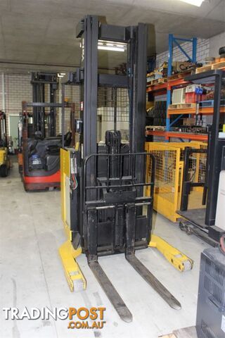 1999 Yale NR040A Stand On Reach Truck