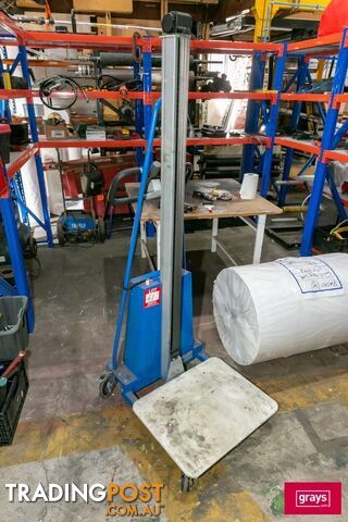 E150A Walk Behind Product Electric Roll Lifter