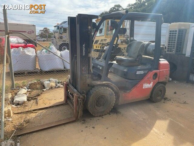 Toyota 25 Counterbalance Forklift