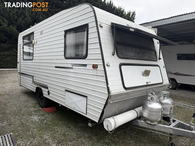 TRAVELLER CARAVAN - 1993 - ISL DOUBLE - AIR CONDITIONER - REFURBISHED - ROLLOUT AWNING - photo 2 of 13