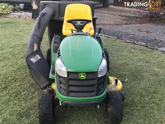 John Deere D150 Ride On Mower