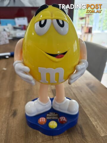 M&M’s Yellow Character Candy Dispenser – Mars 2010 Collectible