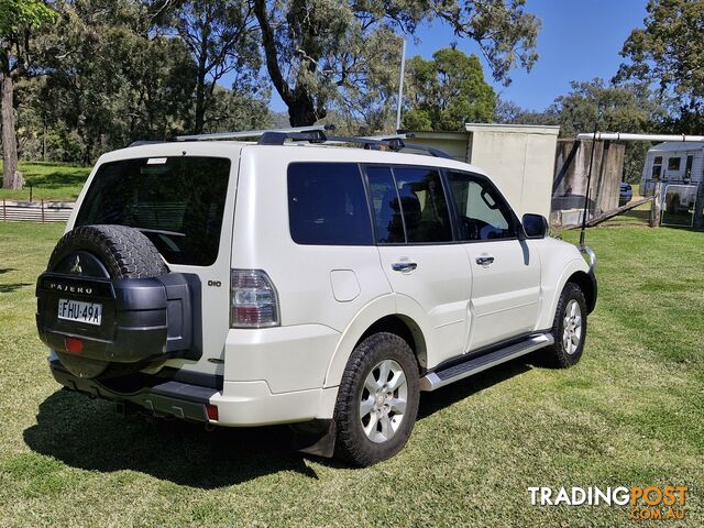 2011 Mitsubishi Pajero NT PLATINUMEDITION Sedan Automatic