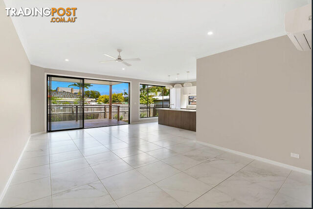 2 24 Abalone Avenue Paradise Point QLD 4216