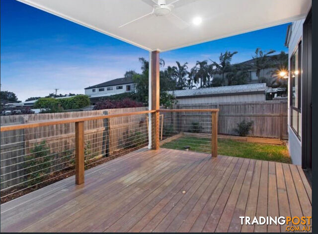 2 24 Abalone Avenue Paradise Point QLD 4216