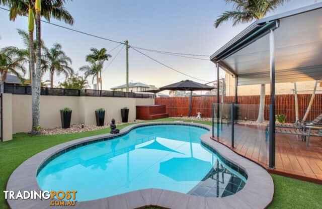 6 Monte Vista Court Broadbeach Waters QLD 4218