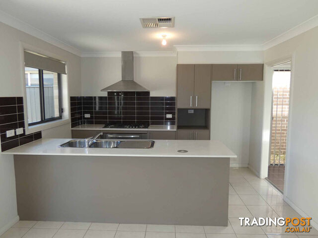 4 Pitt Street Jordan Springs NSW 2747