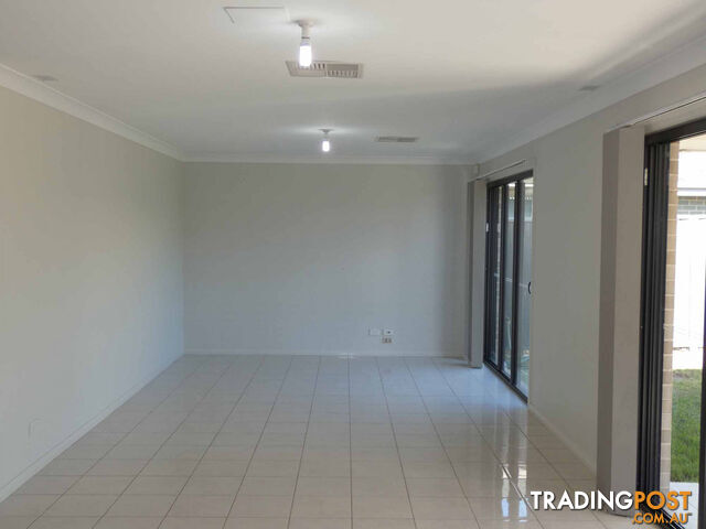 4 Pitt Street Jordan Springs NSW 2747