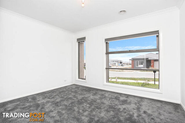 34 Mernoo Avenue Clyde North VIC 3978