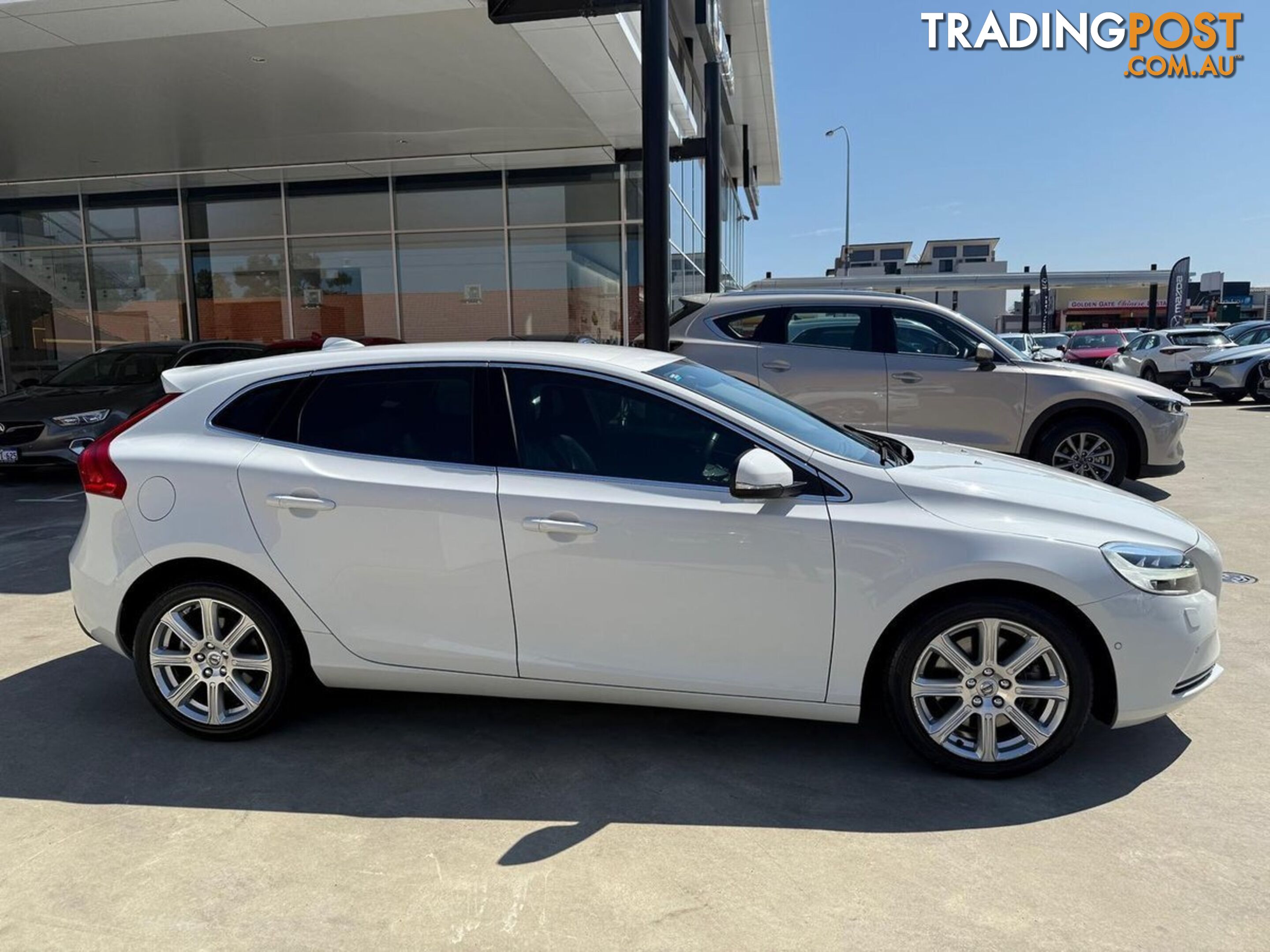 2018 VOLVO V40 D4-INSCRIPTION MY18 HATCHBACK