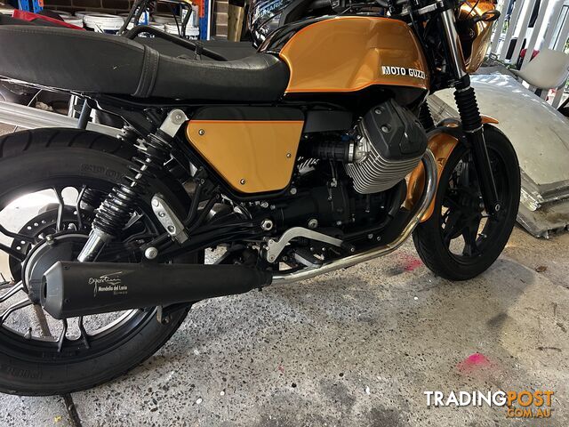 2013 Moto Guzzi V7 Stone