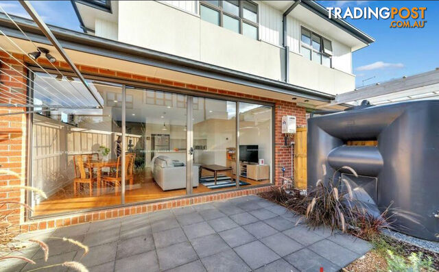 2/18 Fraser Street Glen Waverley VIC 3150