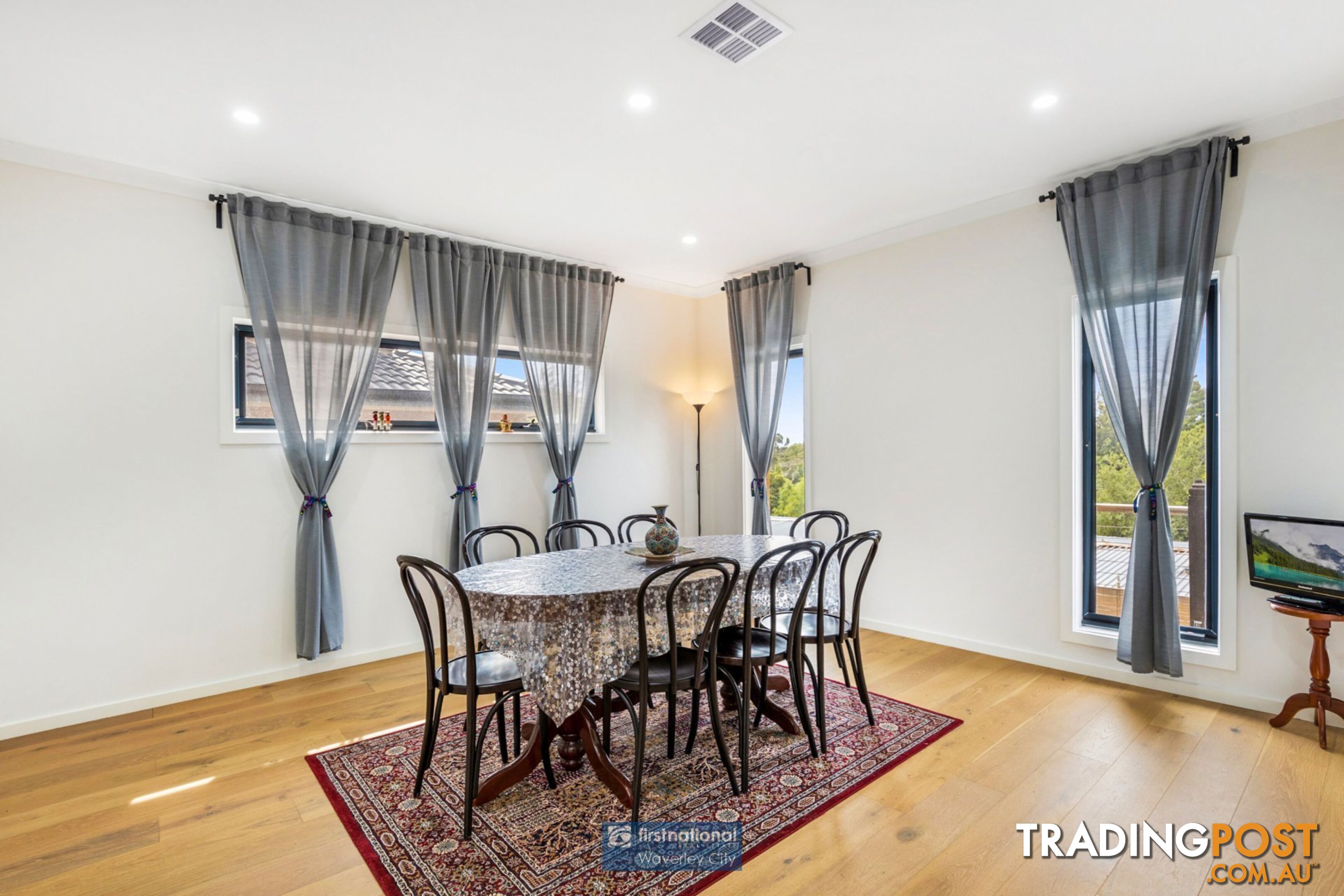 2/6 Prince Edward Avenue Mitcham VIC 3132