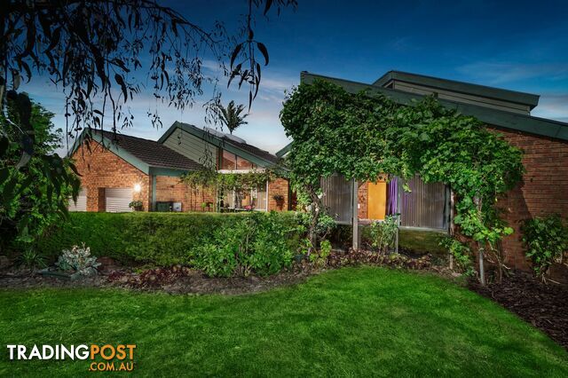 4 Yellowstone Close ROWVILLE VIC 3178