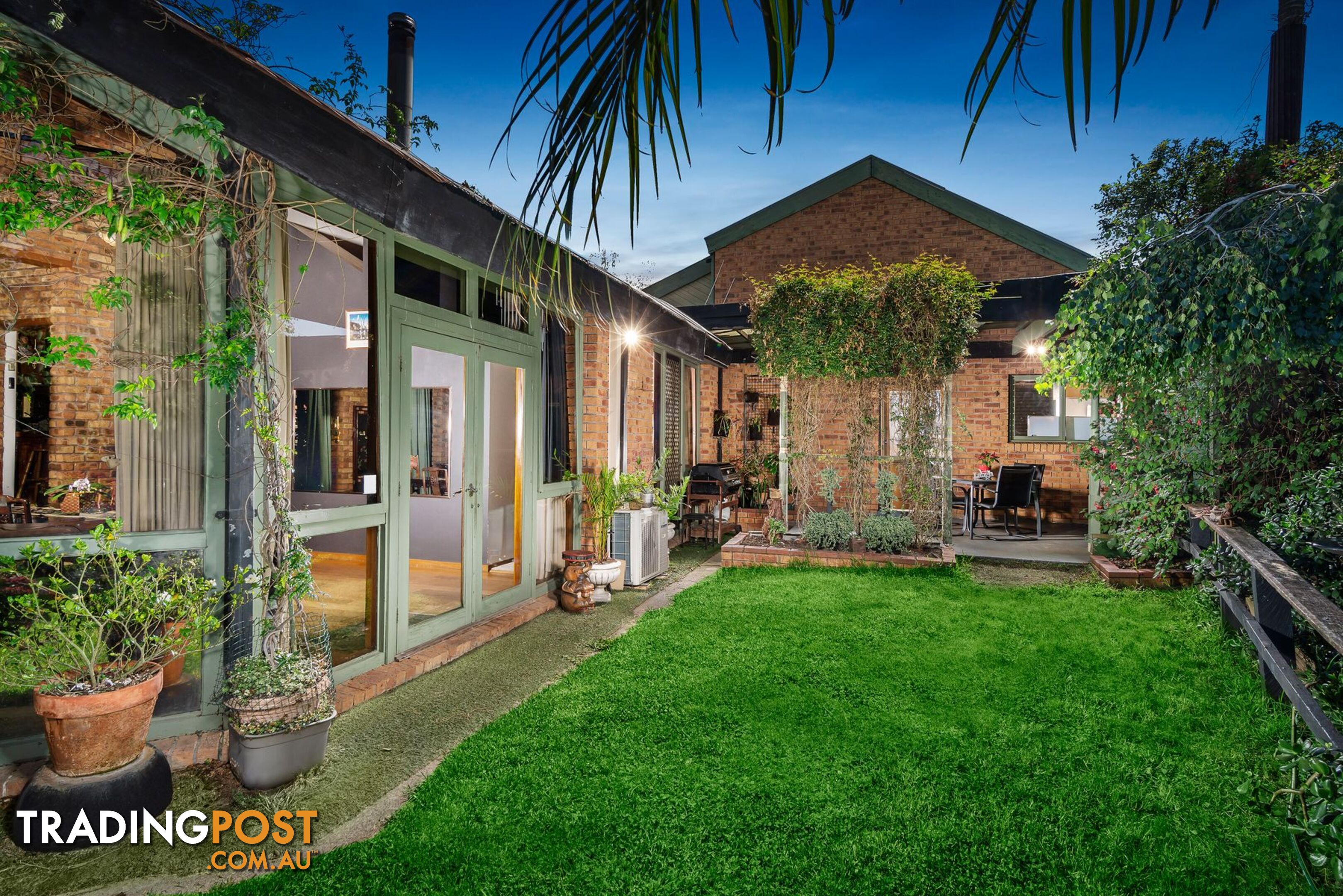 4 Yellowstone Close ROWVILLE VIC 3178