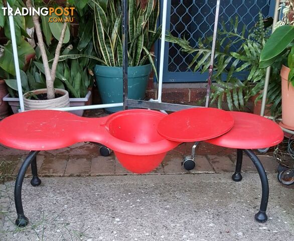 Red bench for flowers in pots - photo 2 of 2